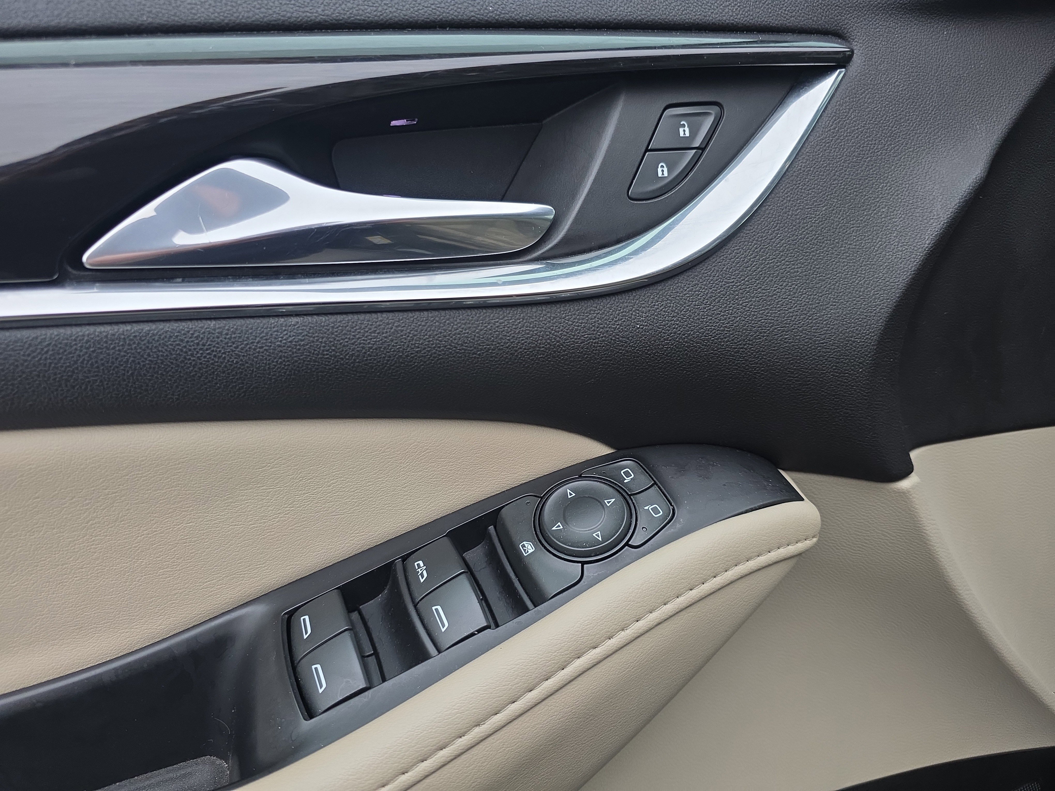 Used 2021 Buick Enclave Essence w/ Sound and Sites Package image 16