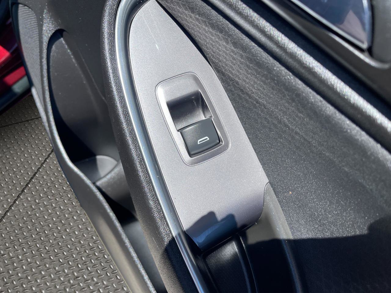 Used 2016 Chevrolet Malibu LT FWD image 23