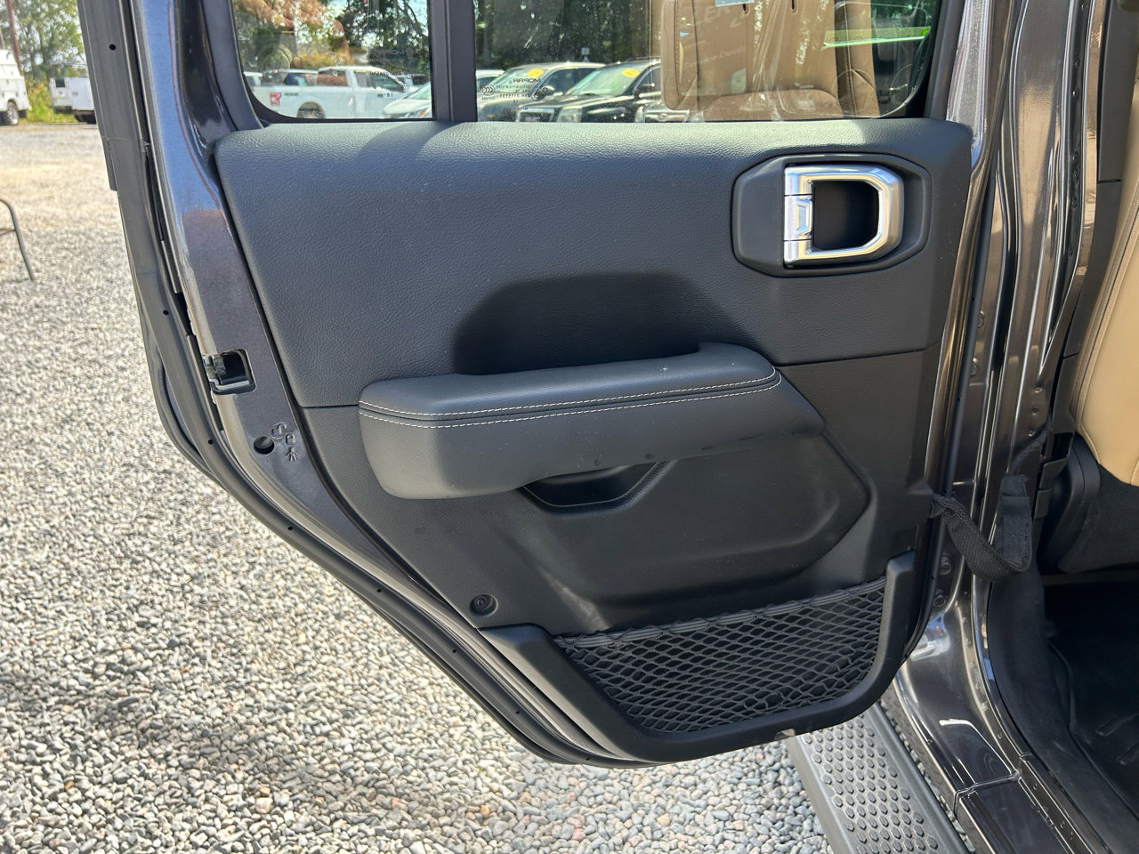 Used 2019 Jeep Wrangler Unlimited Sahara image 12