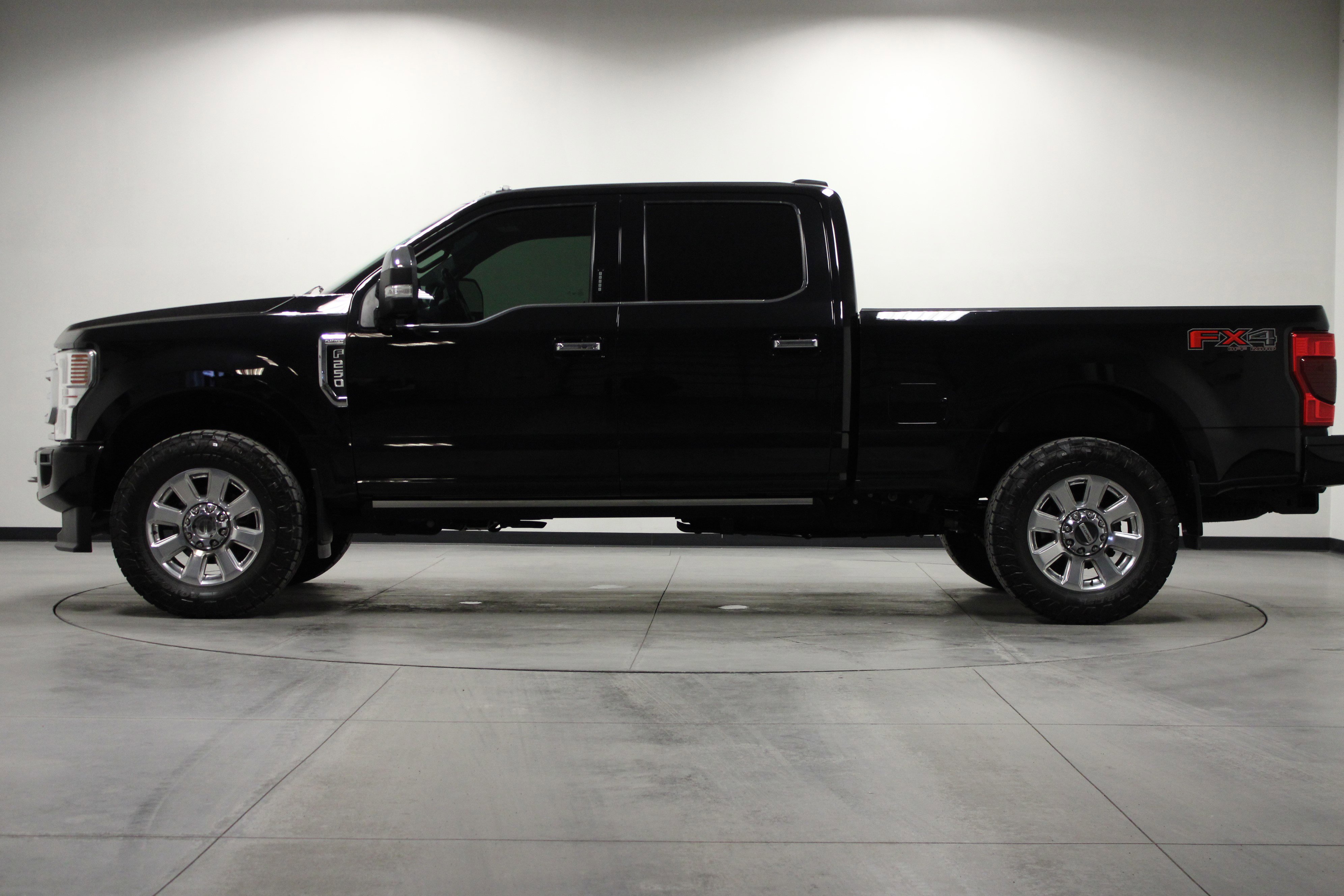 Used 2022 Ford F250 Platinum w/ FX4 Off-Road Package image 7