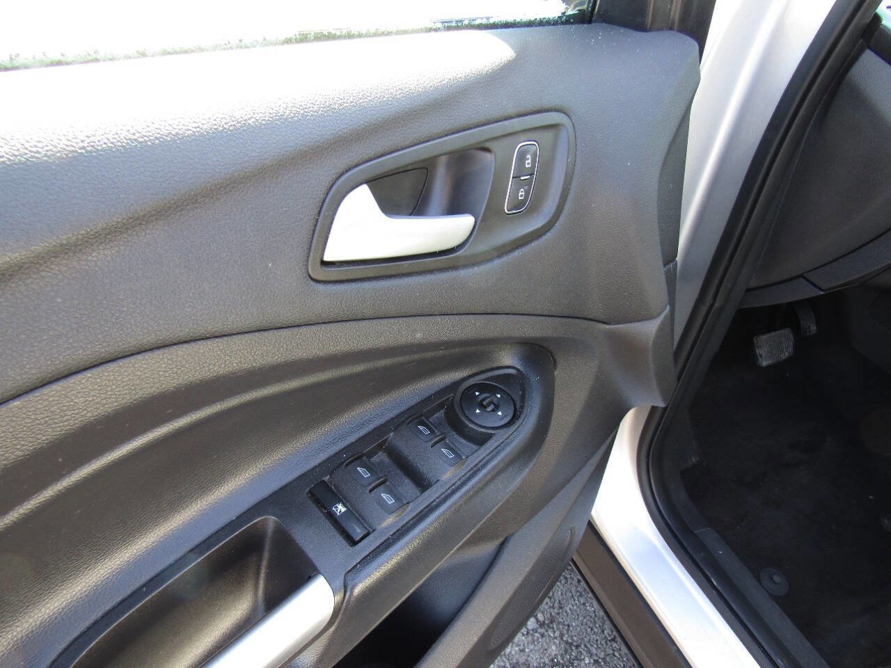 Used 2018 Ford Escape SE w/ Ford Safe & Smart Package AWD/4WD image 22