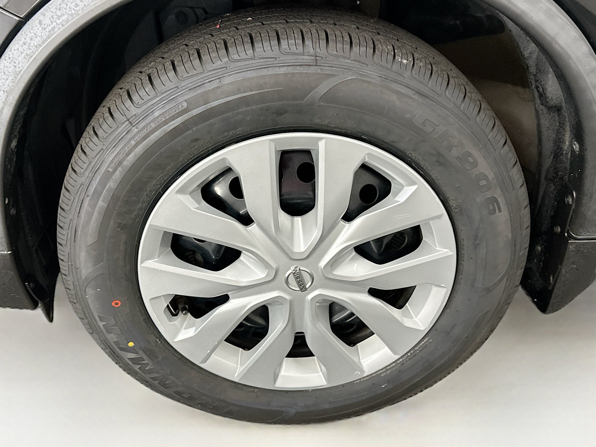 Used 2018 Nissan Rogue S AWD/4WD image 11