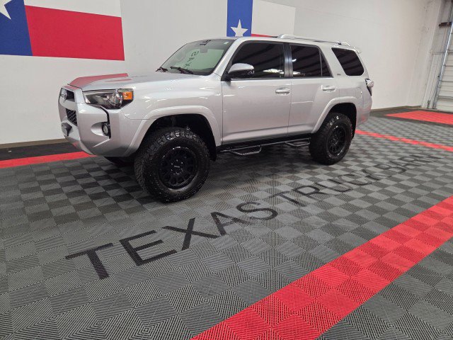 Used 2017 Toyota 4Runner SR5 image 2
