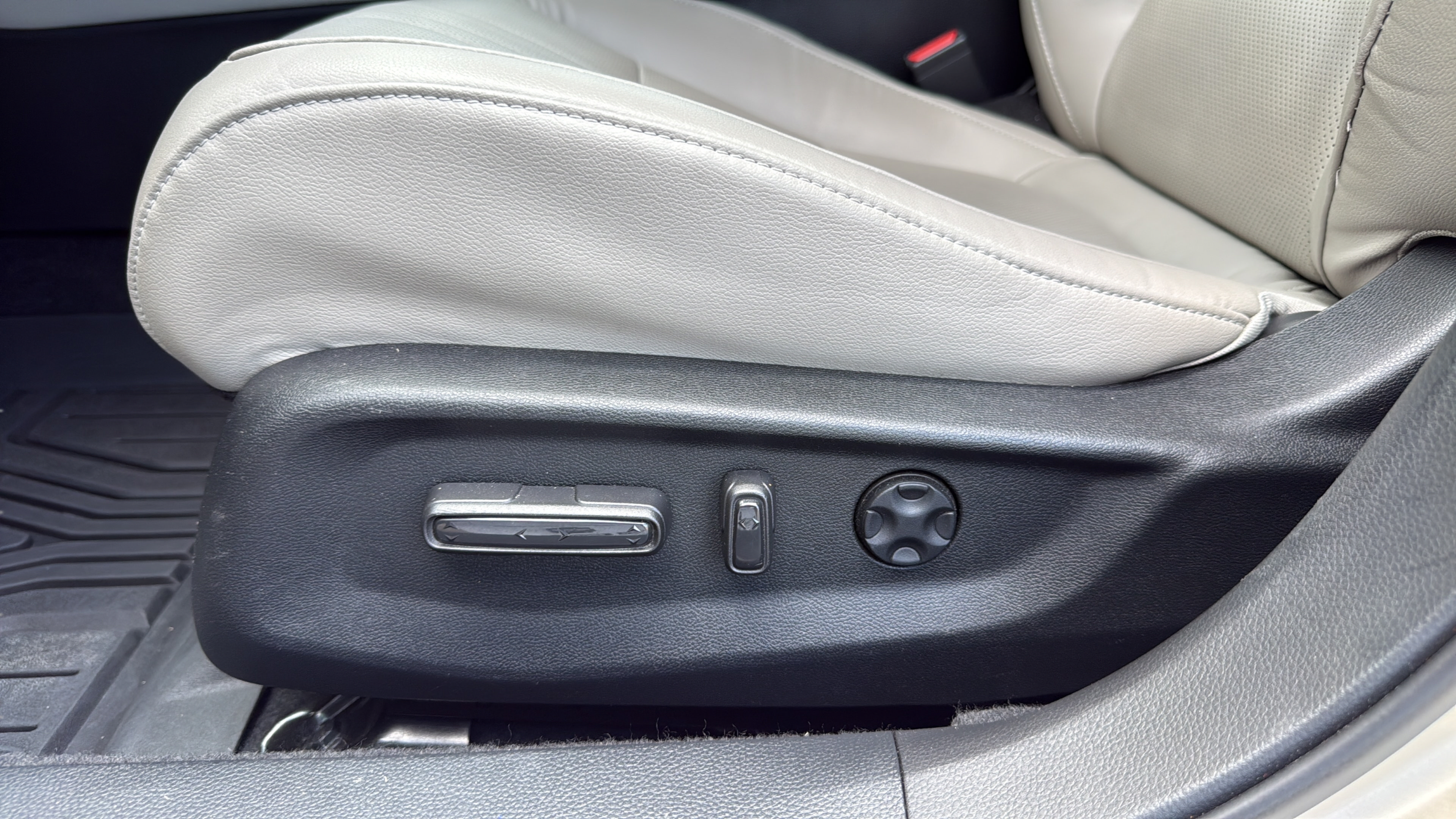 Used 2018 Honda Accord Touring image 11
