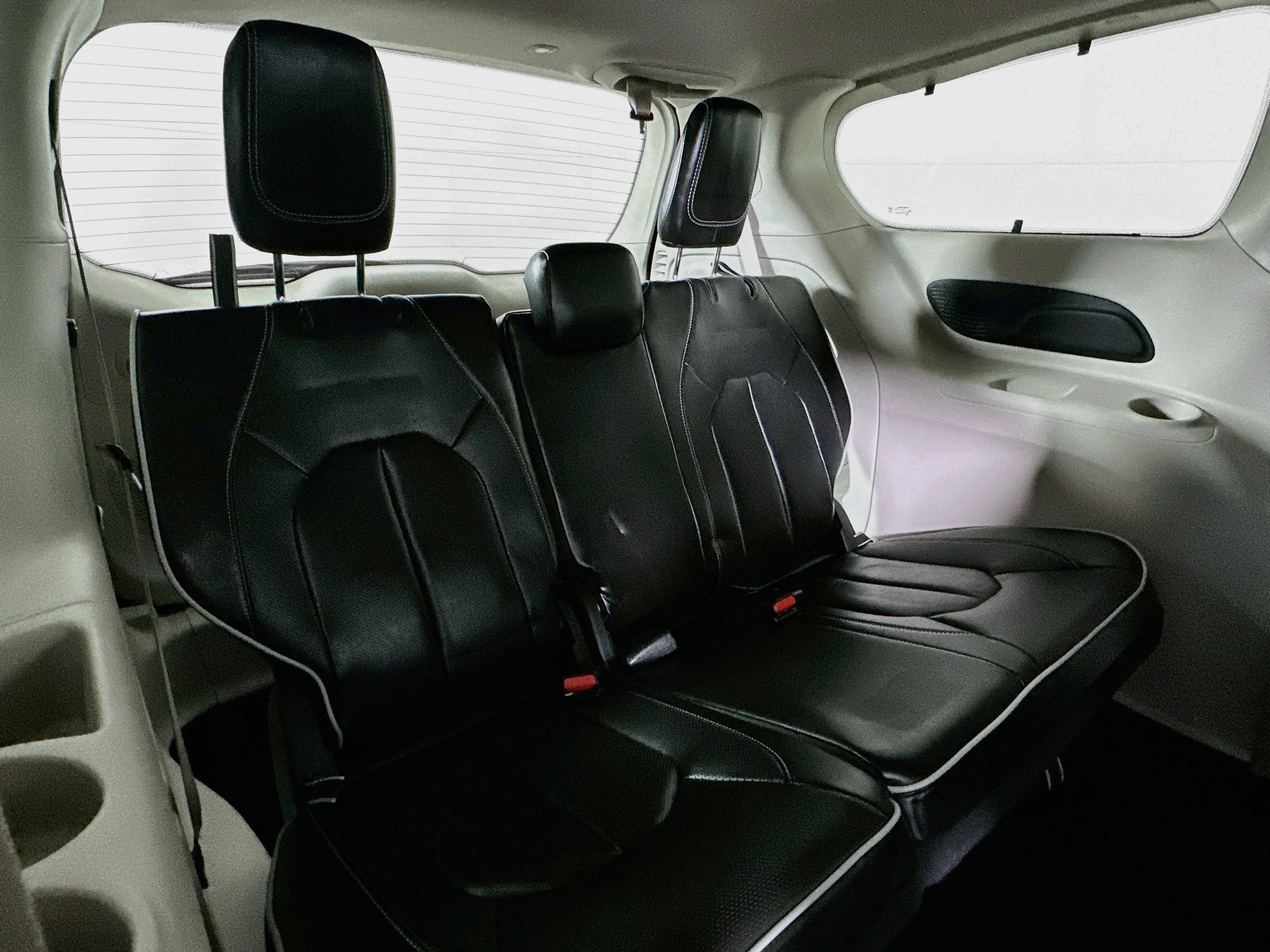 Used 2024 Chrysler Pacifica Limited FWD image 27