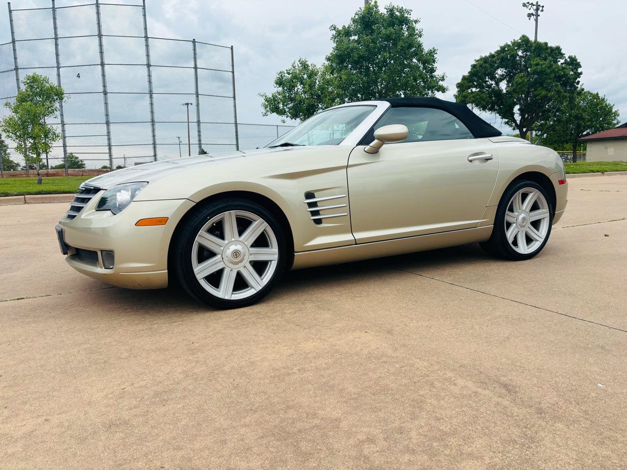 Used 2006 Chrysler Crossfire Limited RWD image 2