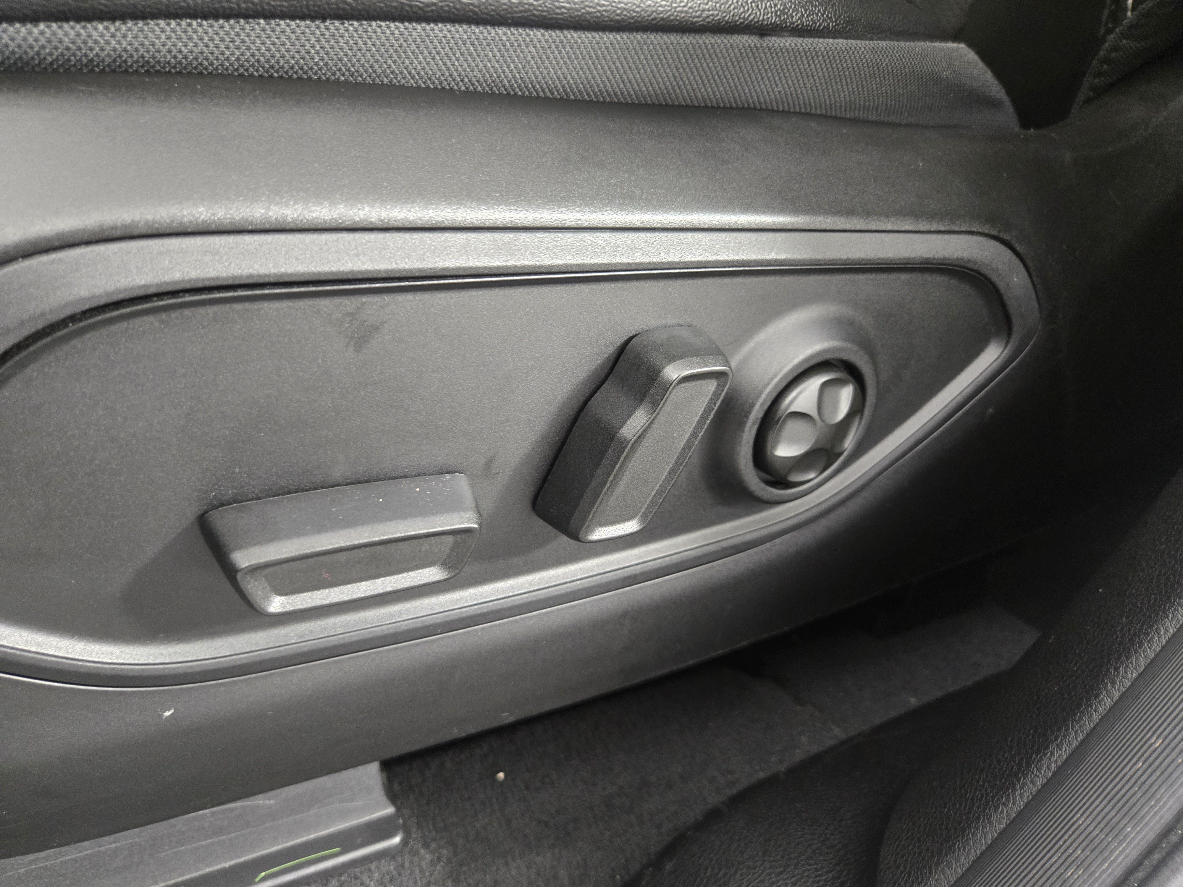 Used 2024 Jeep Grand Cherokee L Altitude AWD/4WD image 33