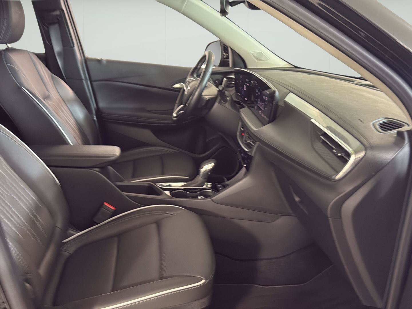 Certified 2024 Buick Encore GX Avenir AWD/4WD image 21