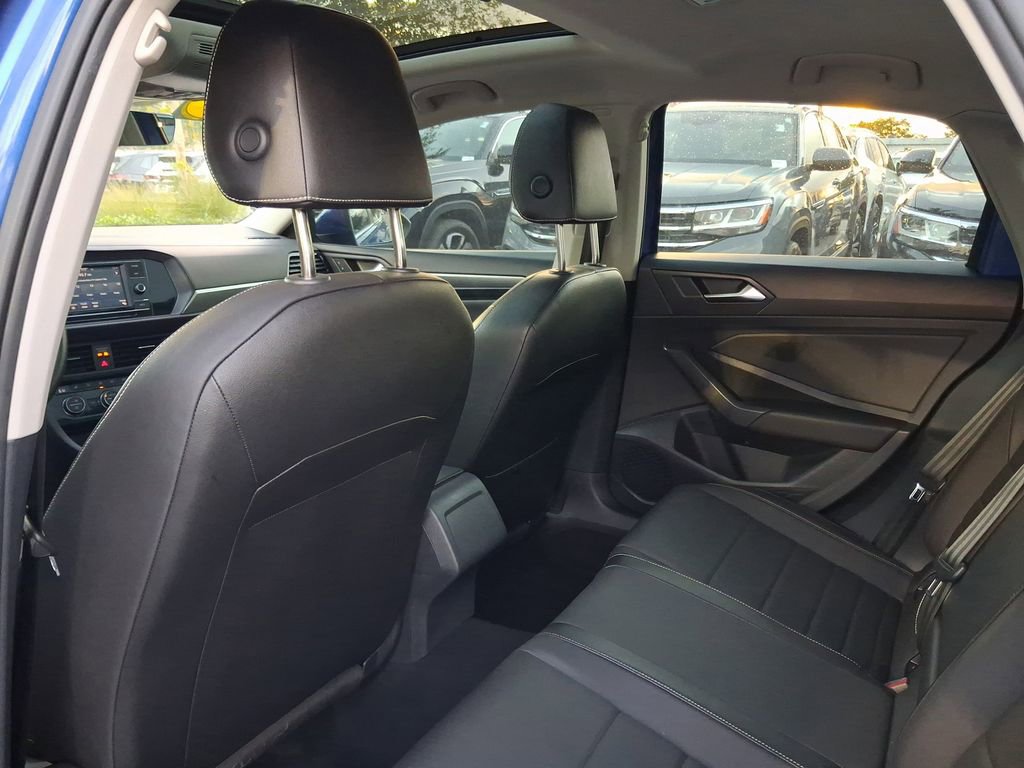 Used 2023 Volkswagen Jetta SE w/ Panoramic Sunroof Package image 7