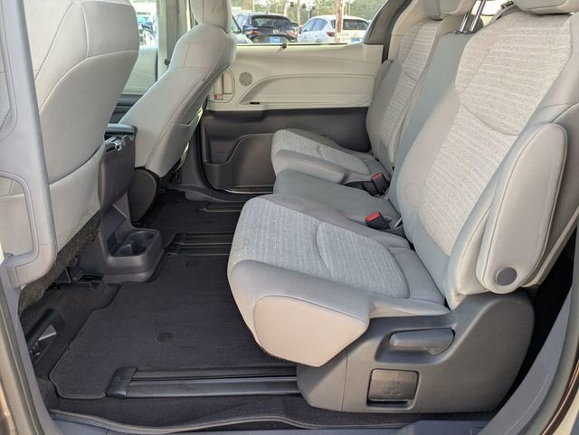 Used 2024 Toyota Sienna LE image 27