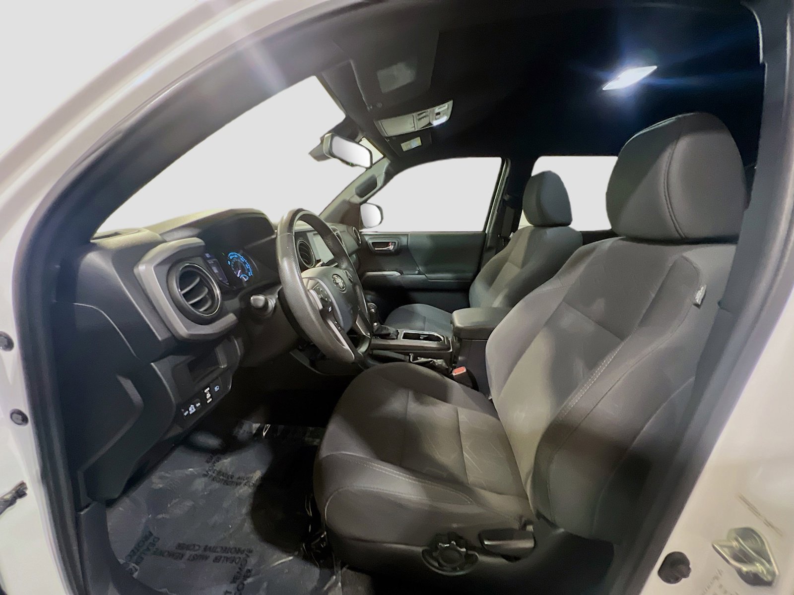 Used 2018 Toyota Tacoma TRD Off-Road w/ Technology Package RWD image 14