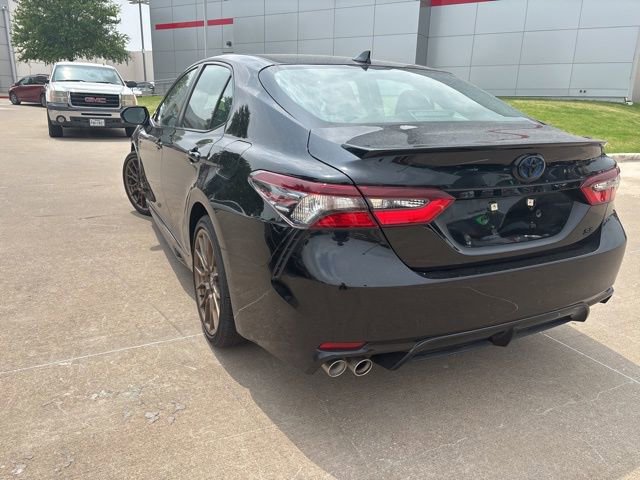 Used 2023 Toyota Camry SE w/ Convenience Package FWD image 4