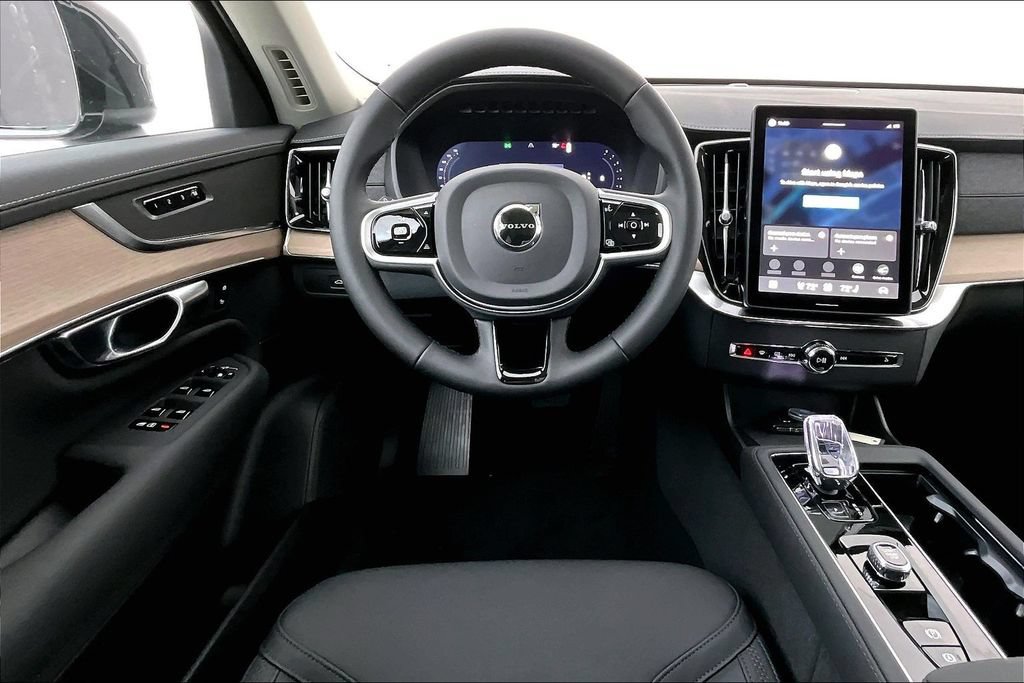 New 2026 Volvo XC90 B5 Plus AWD/4WD image 13