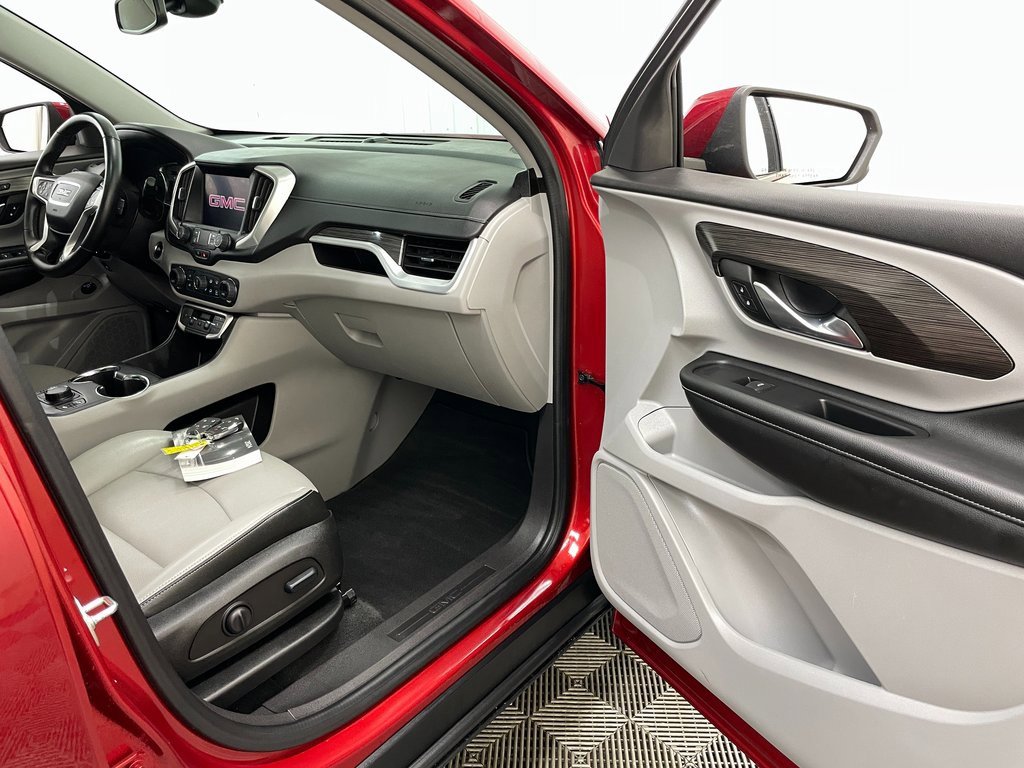 Used 2024 GMC Terrain SLT image 34