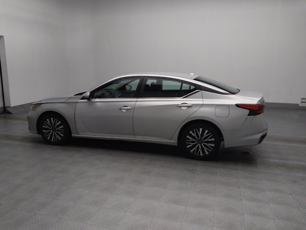 Used 2023 Nissan Altima 2.5 SV image 3