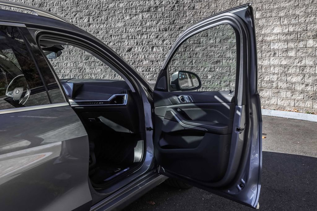 Used 2024 BMW X7 xDrive40i w/ Premium Package image 14