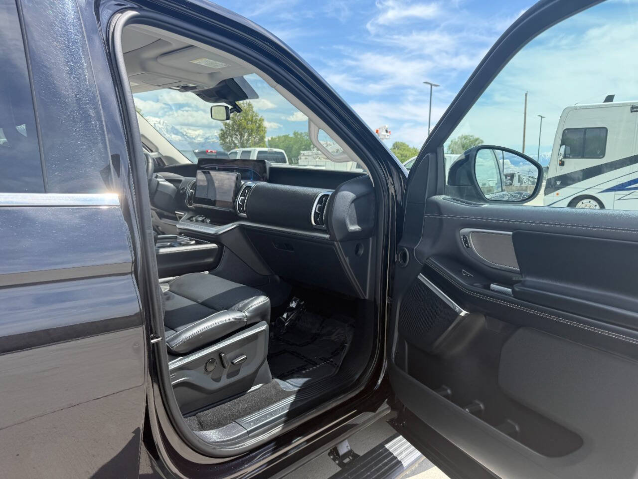 Used 2025 Ford Expedition Max Platinum AWD/4WD image 26