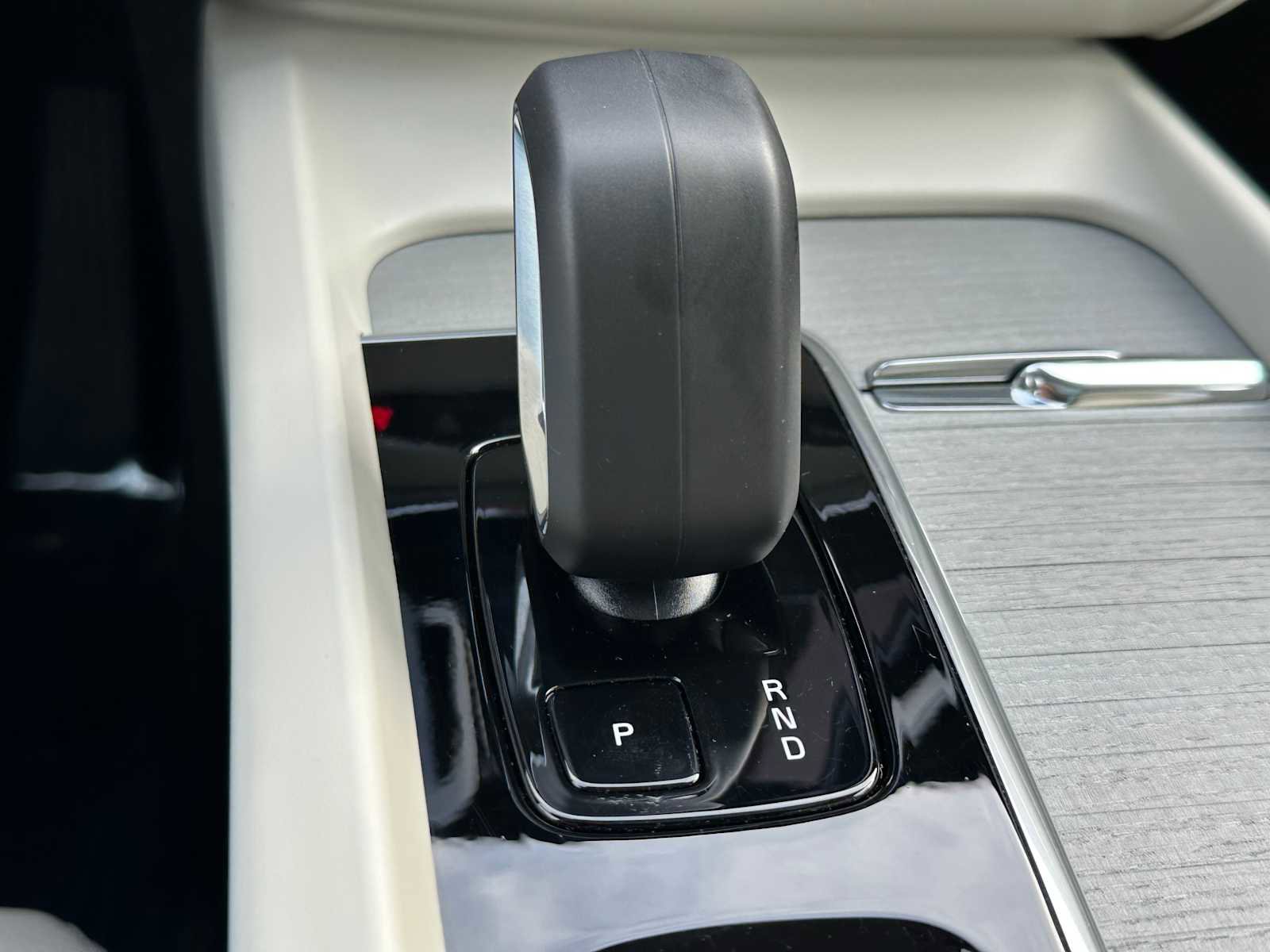 Used 2025 Volvo XC60 B5 Plus w/ Protection Package Premier image 30