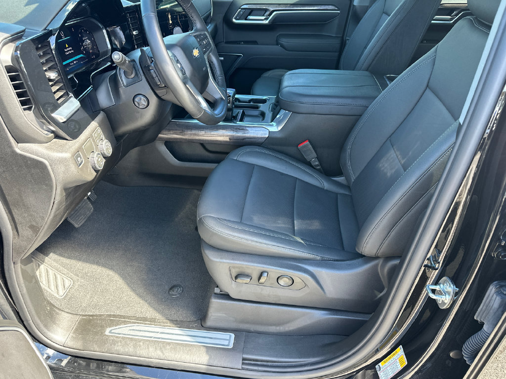 Used 2026 Chevrolet Silverado 1500 LTZ w/ LTZ Premium Package RWD image 9