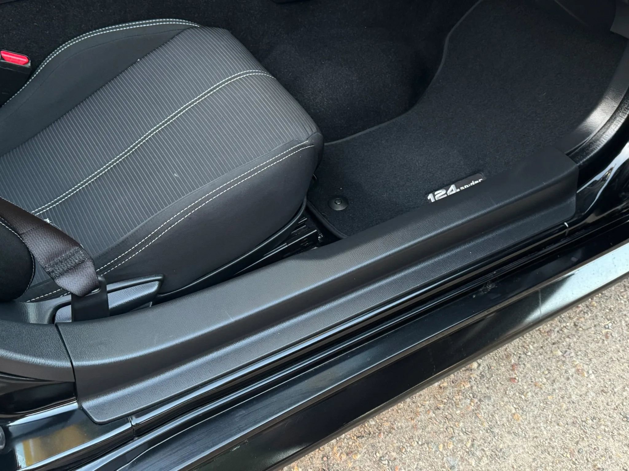 Used 2018 FIAT 124 Spider Classica RWD image 25
