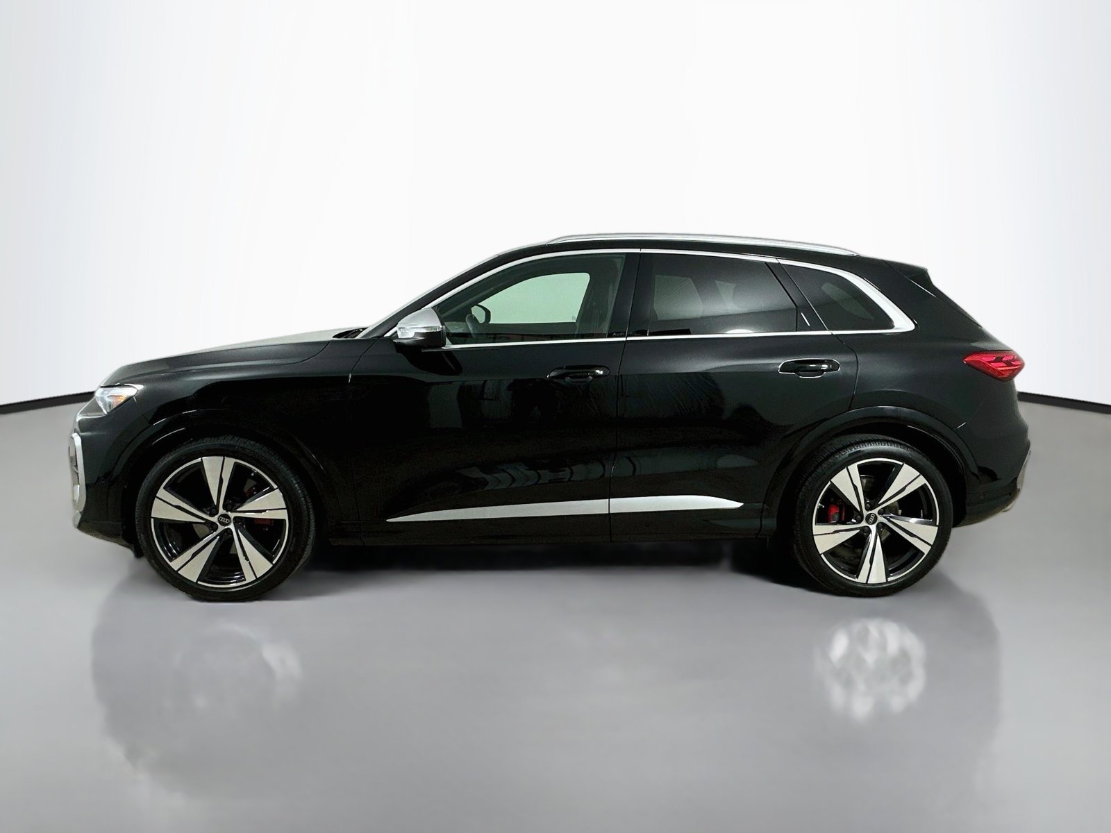 Certified 2025 Audi SQ5 Premium Plus AWD/4WD image 8