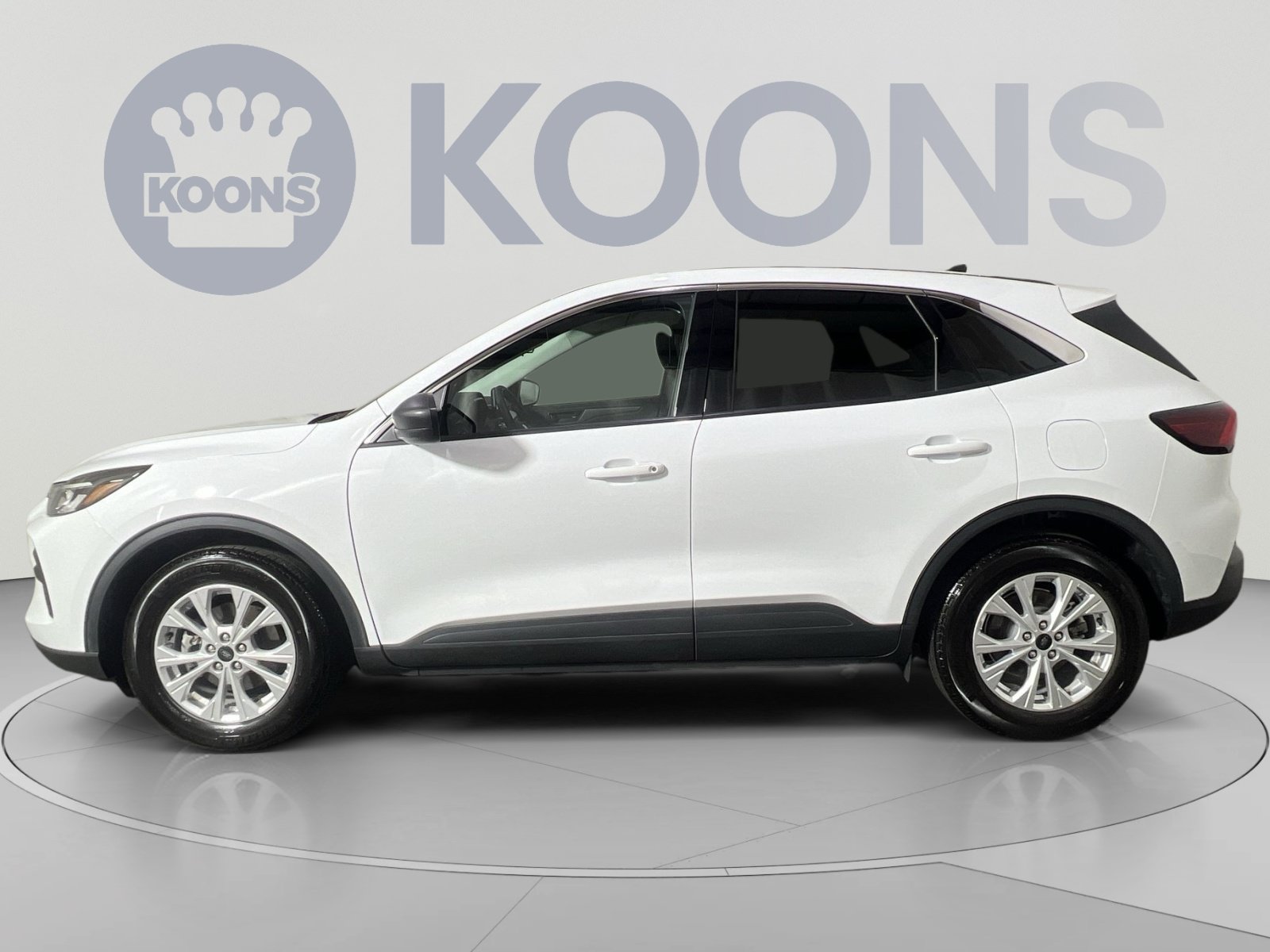 Used 2024 Ford Escape Active w/ Cold Weather Package FWD image 2