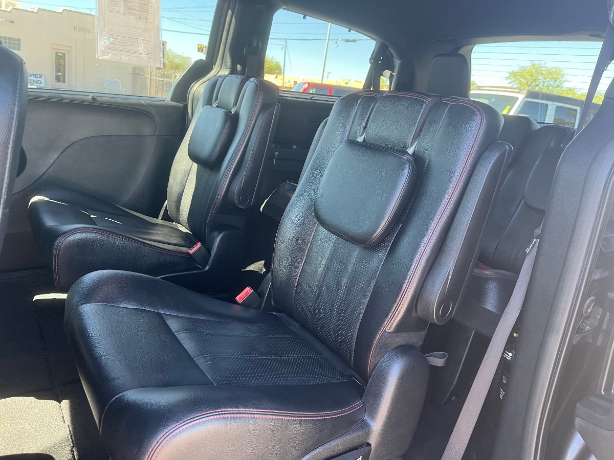 Used 2016 Dodge Grand Caravan R/T w/ Driver Convenience Group FWD image 28