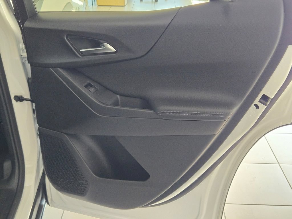 New 2027 Chevrolet Equinox LT FWD image 8