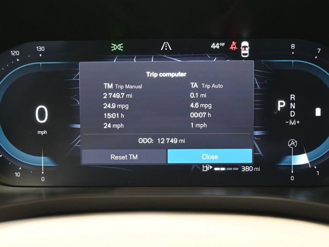 Used 2024 Volvo XC60 B5 Plus image 27