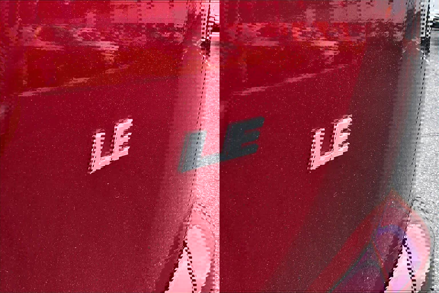 Used 2018 Toyota RAV4 LE image 10