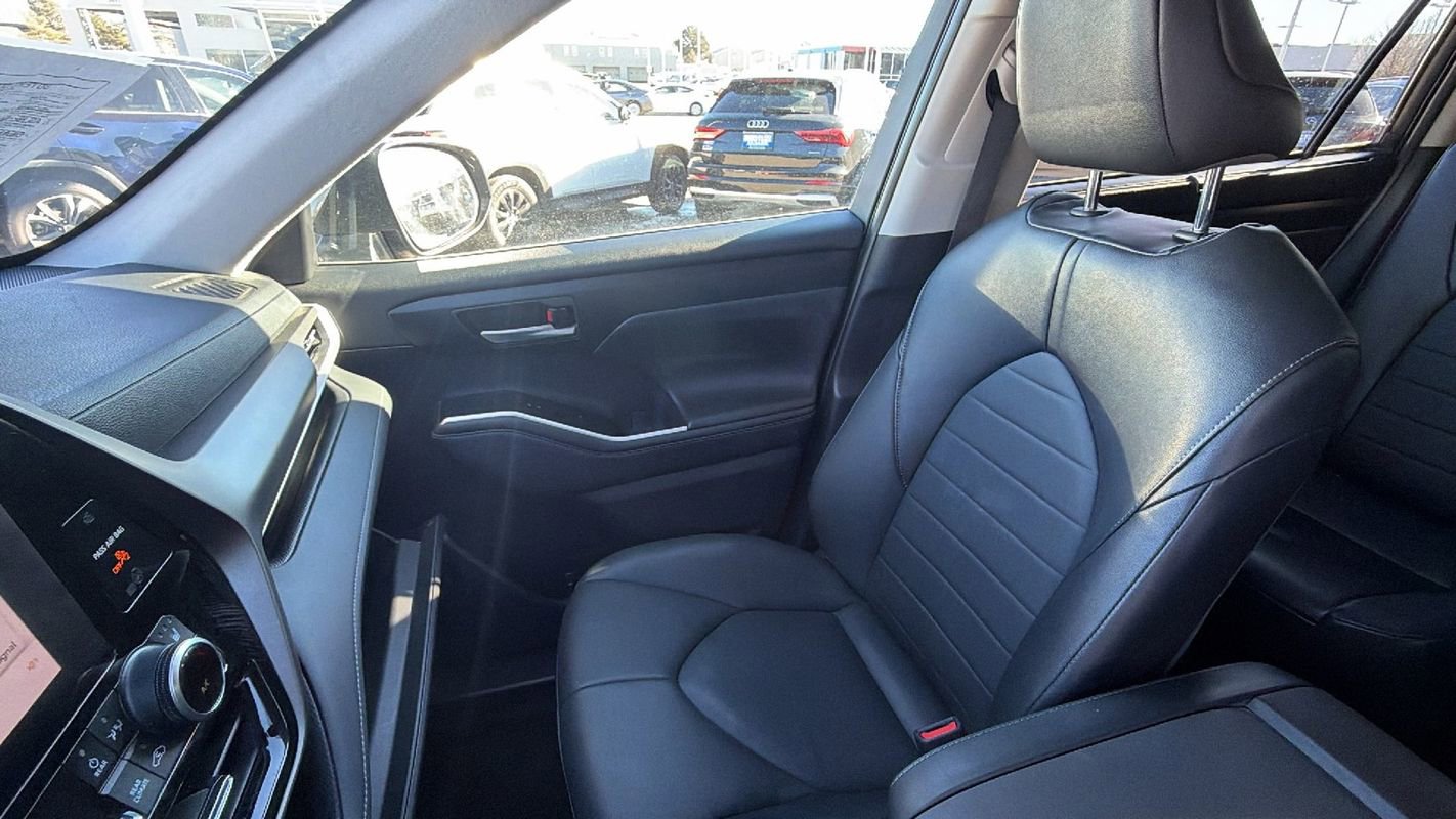 Used 2023 Toyota Highlander XLE image 22
