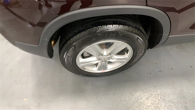 Used 2020 Chevrolet Trax LT w/ LT Convenience Package image 23