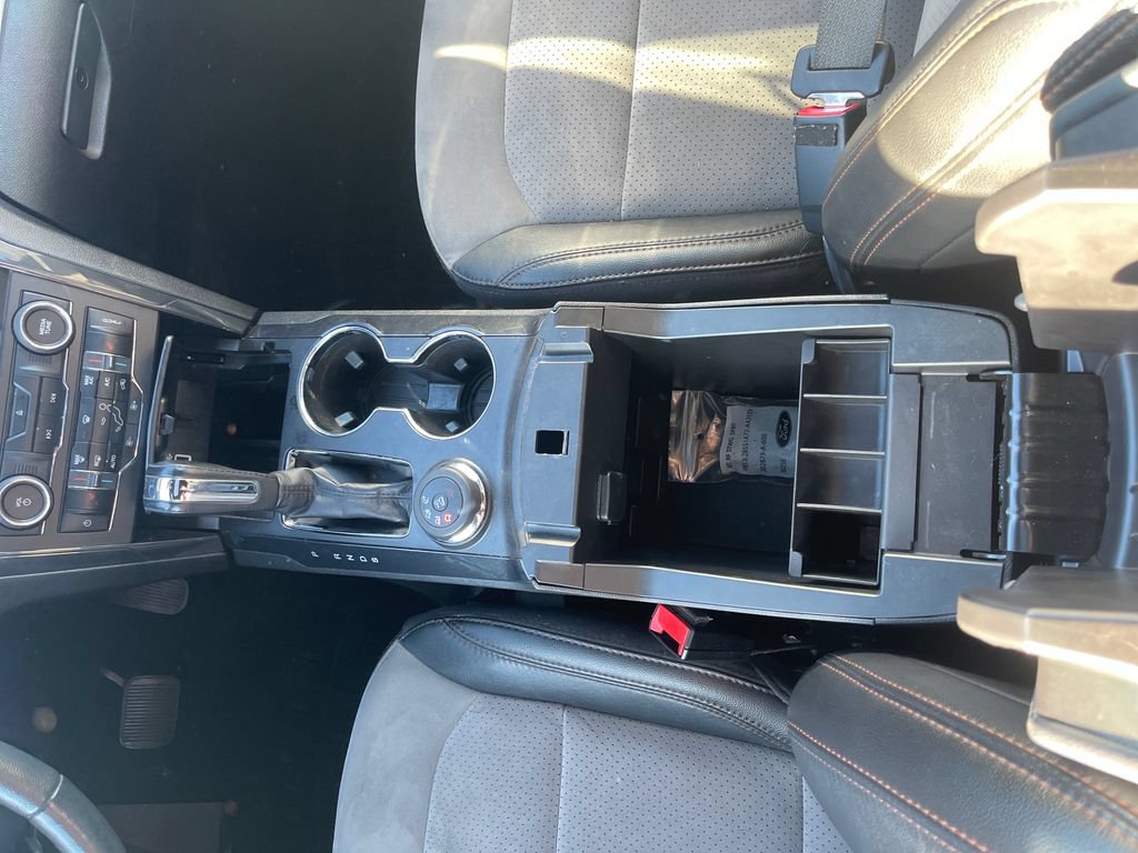Used 2017 Ford Explorer XLT w/ Equipment Group 202A AWD/4WD image 28