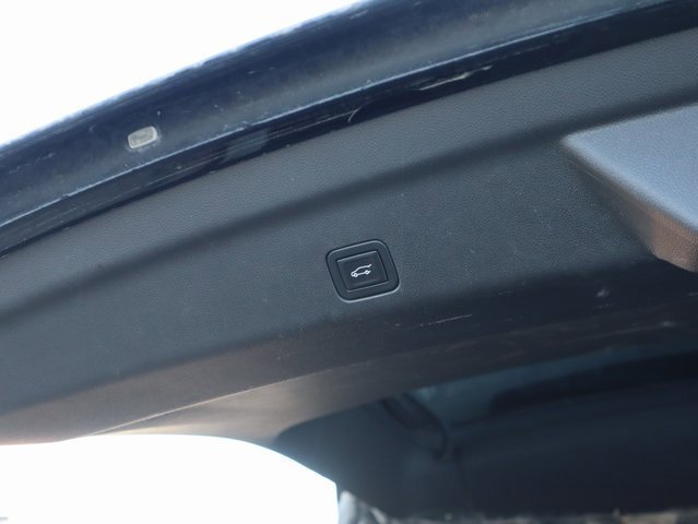 Used 2021 Chevrolet Suburban RST w/ Luxury Package image 8