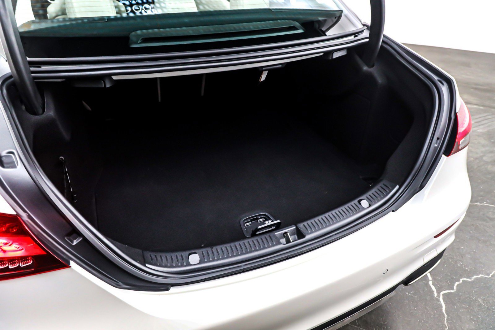 Used 2022 Mercedes-Benz E 350 Sedan image 22