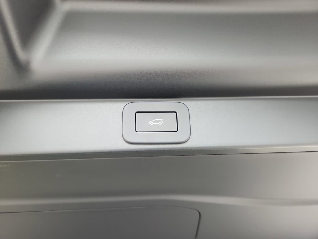 New 2026 Land Rover Range Rover Long Wheelbase SE image 14