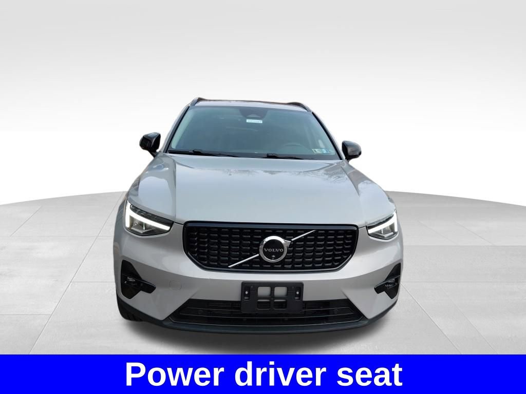 Used 2024 Volvo XC40 B5 Plus image 6
