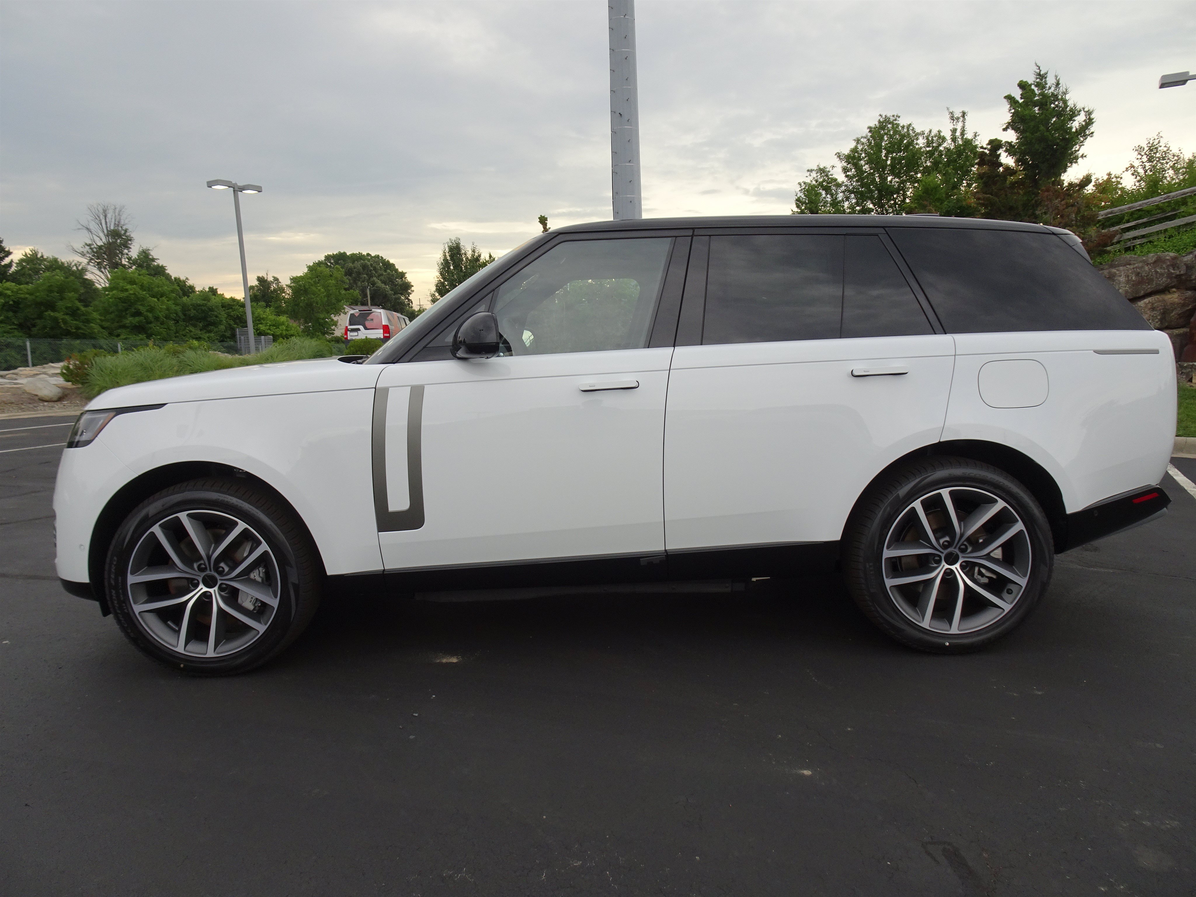 New 2026 Land Rover Range Rover SE AWD/4WD image 7