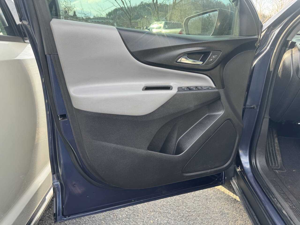 Used 2018 Chevrolet Equinox LS image 11