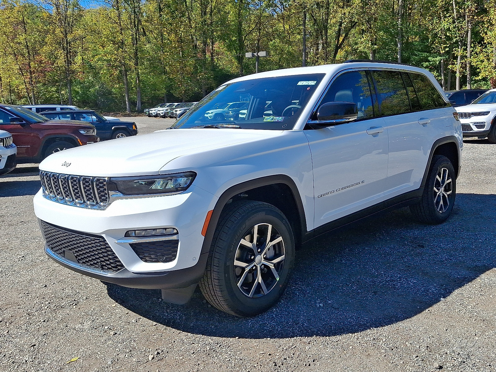 New 2025 Jeep Grand Cherokee Limited w/ Luxury Tech Group II AWD/4WD image 2