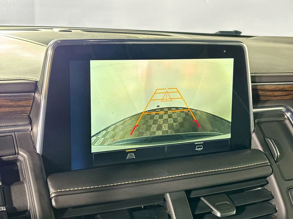 Used 2023 Chevrolet Suburban Premier image 16