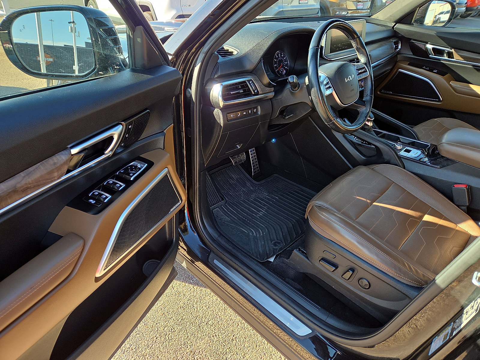 Used 2022 Kia Telluride SX w/ SX Prestige Package image 9