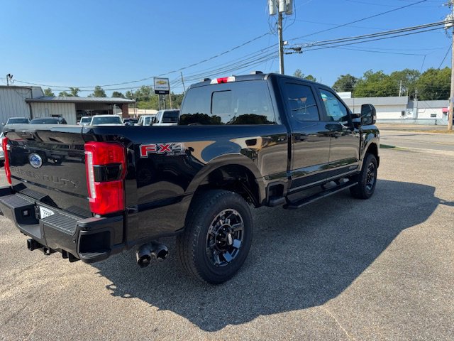 New 2025 Ford F250 4x4 Crew Cab Super Duty image 6