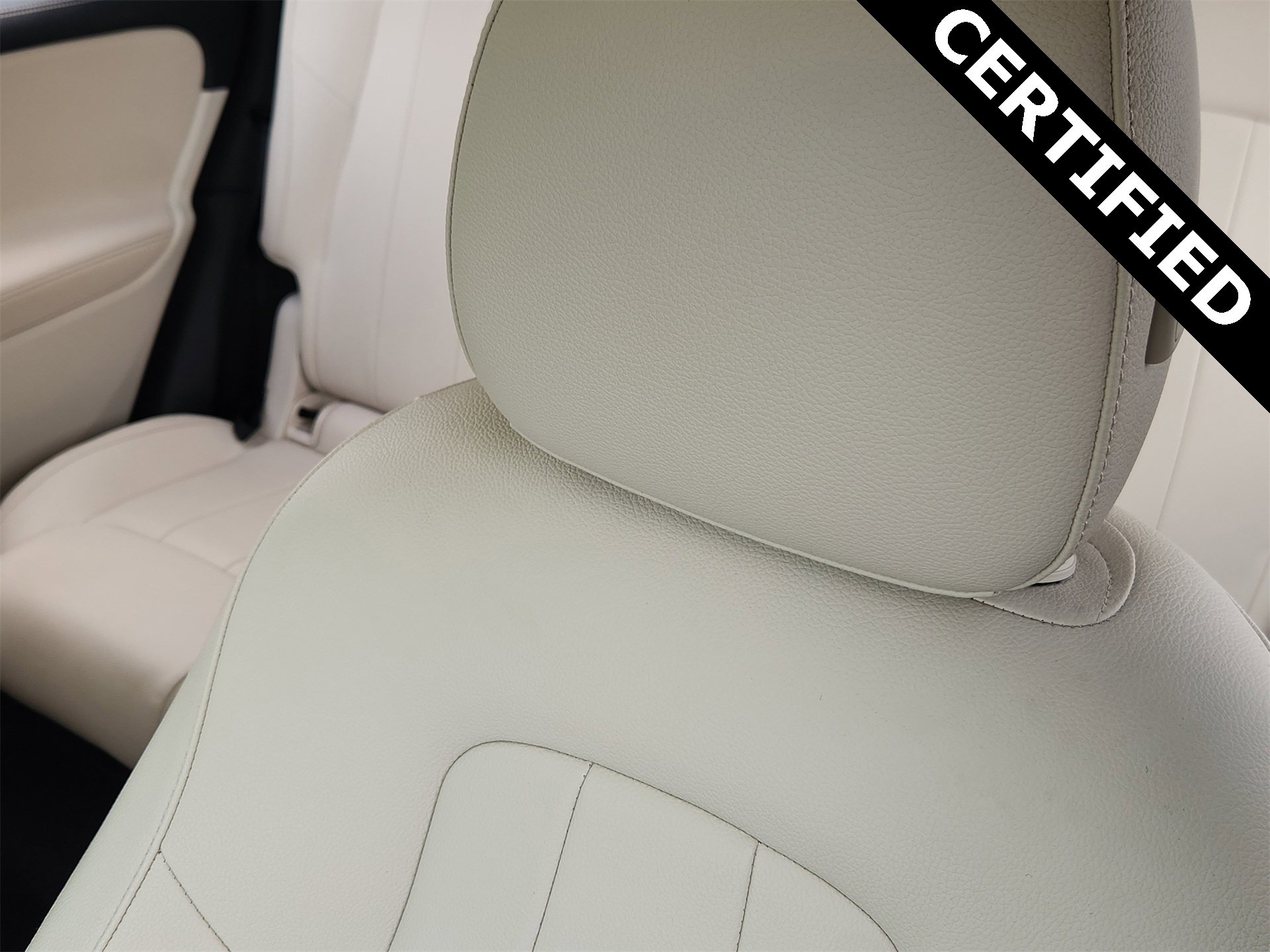 Certified 2022 Mercedes-Benz EQB 300 4MATIC image 24