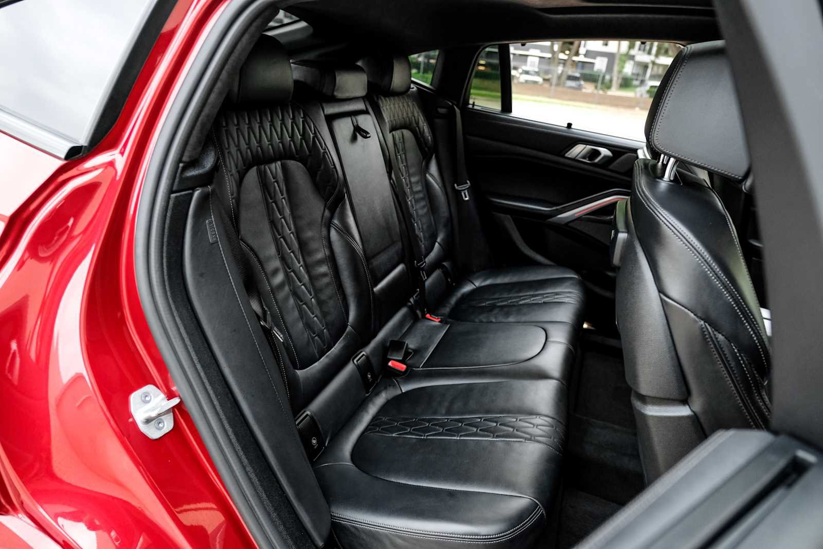 Used 2021 BMW X6 M50i w/ Executive Package image 36