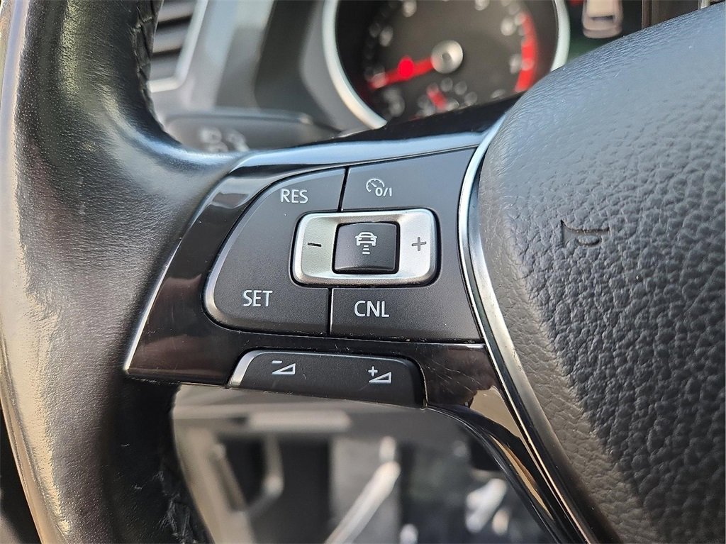 Used 2018 Volkswagen Tiguan SEL image 23
