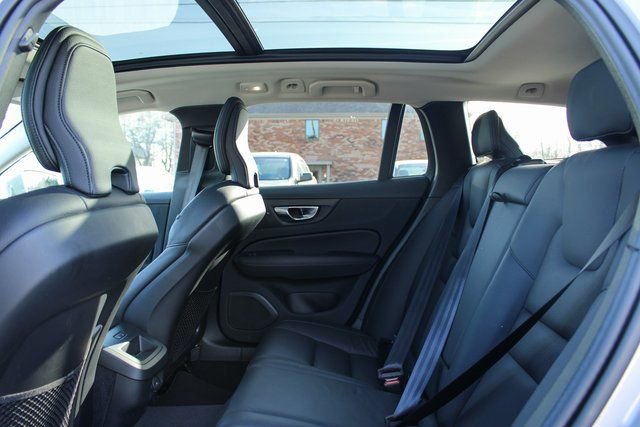 Used 2025 Volvo V60 B5 Cross Country Plus image 34
