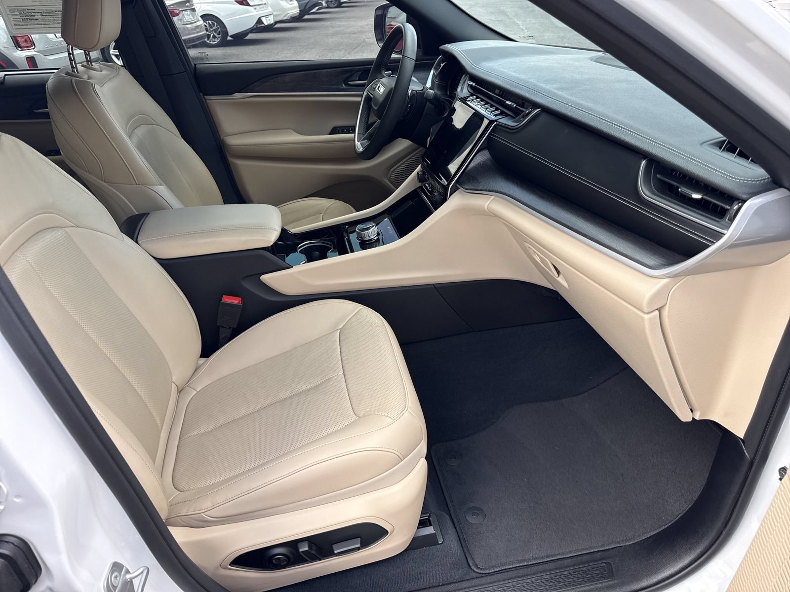 Used 2023 Jeep Grand Cherokee Limited w/ Luxury Tech Group II RWD image 35