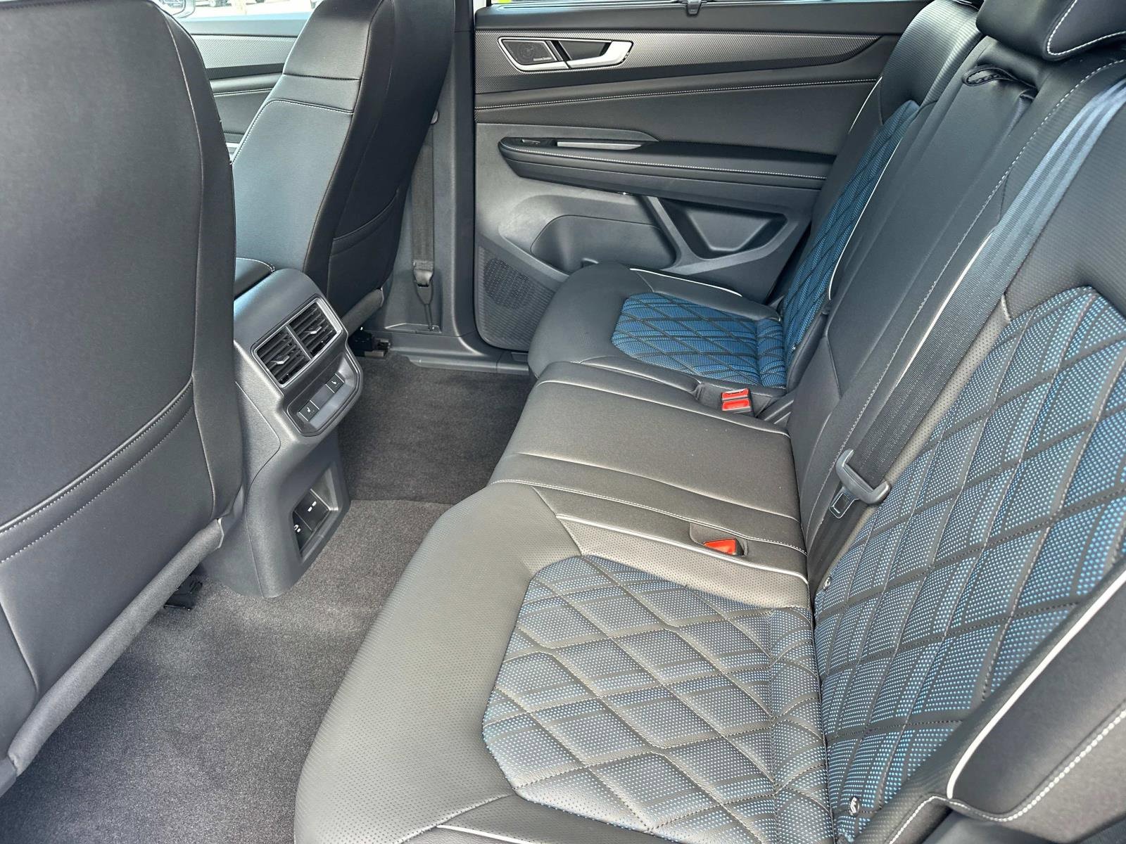 New 2026 Volkswagen Atlas Cross Sport SEL Premium R-Line image 6