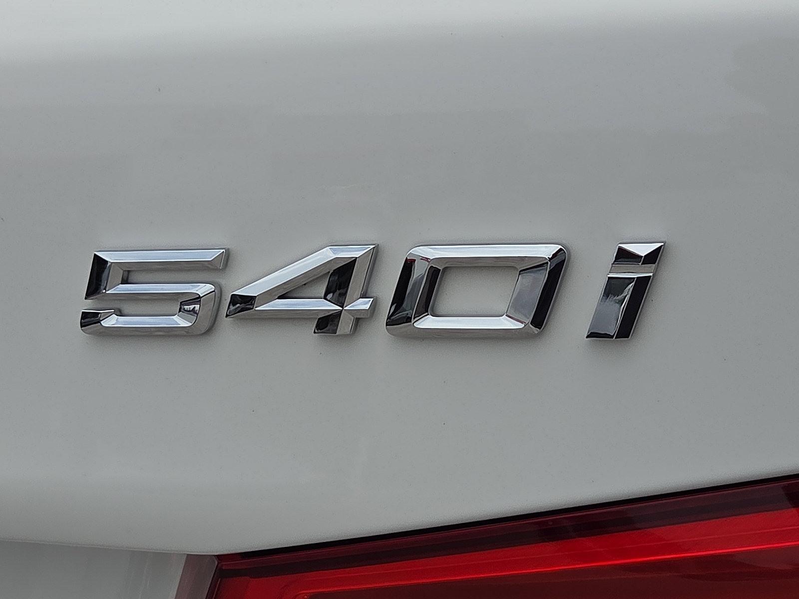 Used 2018 BMW 540i w/ M Sport Package RWD image 8